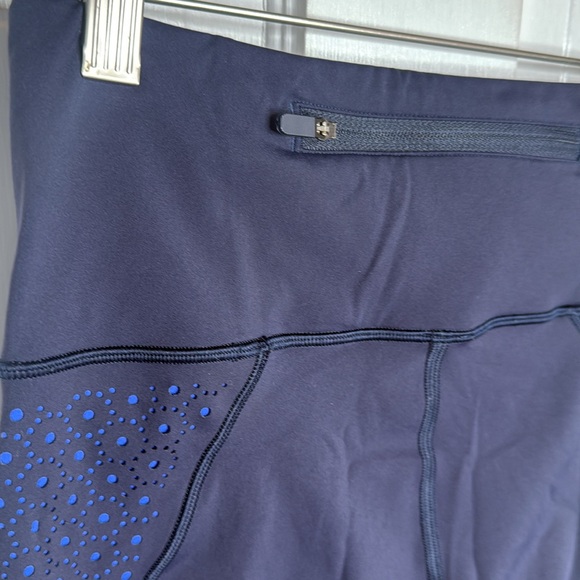 Lululemon Colour Me Quick 7/8 Tight 25"
Midnight Navy / Blazer Blue W1064 Sz 4 - Picture 8 of 10